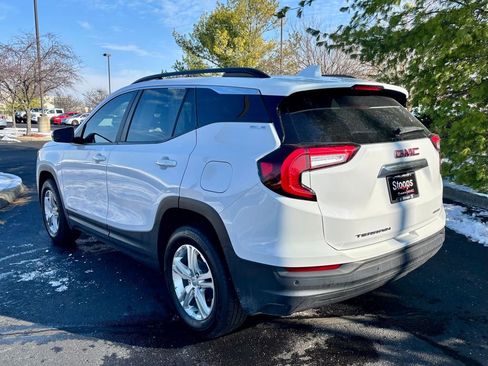Used 2022 GMC Terrain SLE w/ Driver Convenience Package image 4