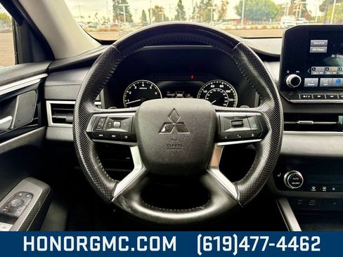 Used 2022 Mitsubishi Outlander SE image 27