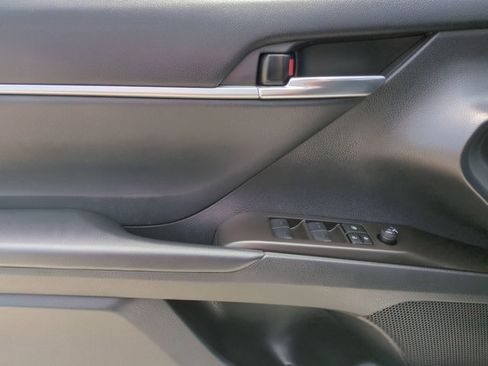 Used 2023 Toyota Camry SE image 11