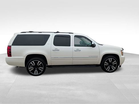 Used 2014 Chevrolet Suburban LTZ image 8