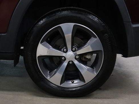 Used 2019 Jeep Cherokee Limited image 37