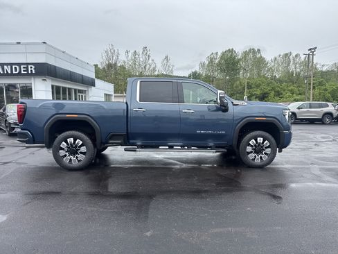 New 2026 GMC Sierra 2500 Denali w/ Denali Reserve Package AWD/4WD image 2