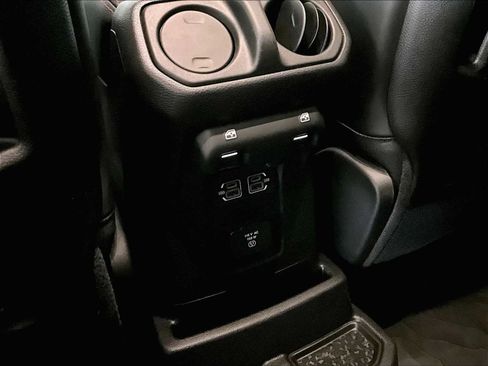 Used 2025 Jeep Wrangler Unlimited Rubicon w/ Convenience Group AWD/4WD image 29