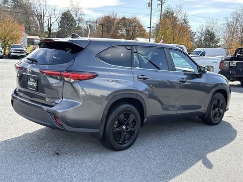 Used 2023 Toyota Highlander LE FWD image 8