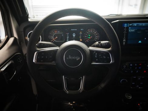 Used 2024 Jeep Wrangler Unlimited Sahara w/ Technology Group AWD/4WD image 15