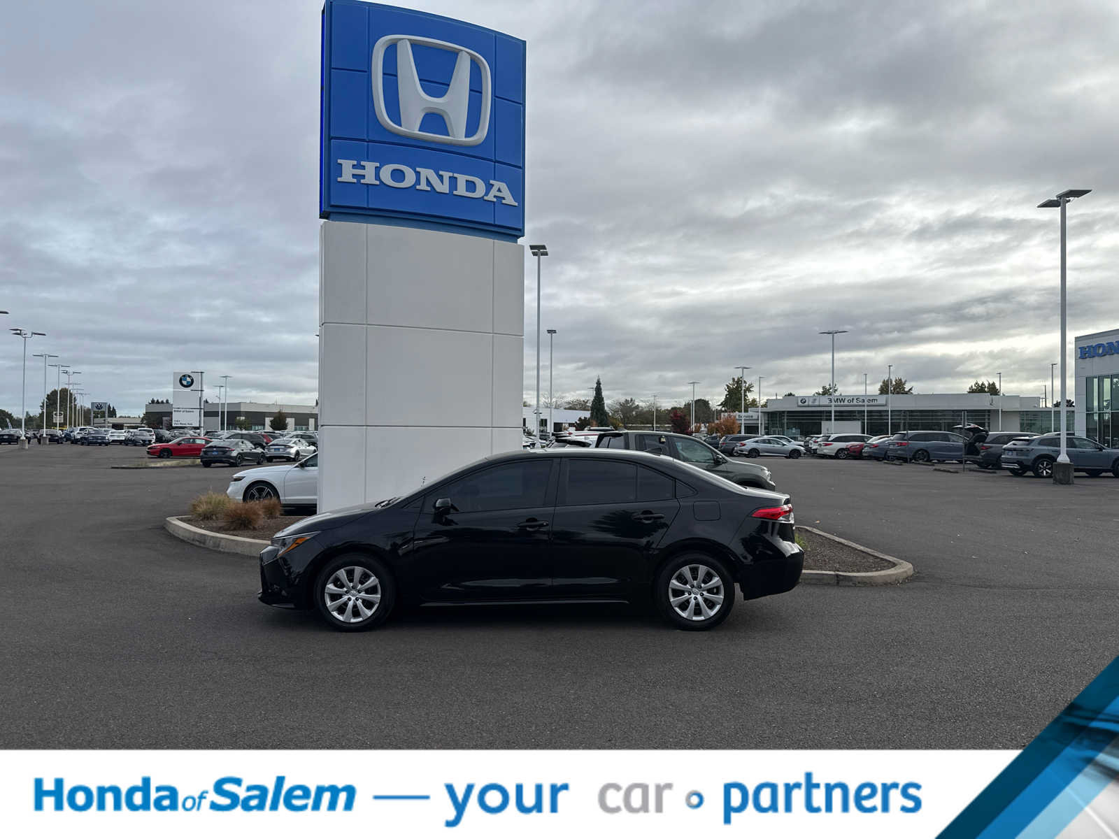 Used 2026 Toyota Corolla LE FWD image 3