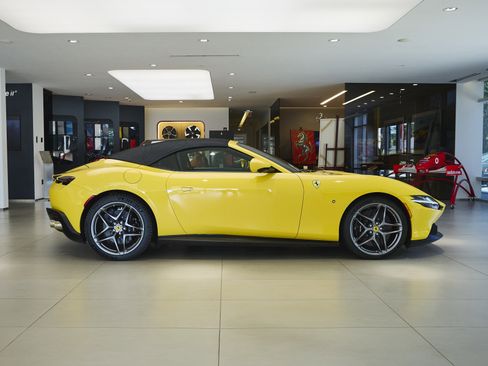 Used 2025 Ferrari Roma Spider RWD image 64