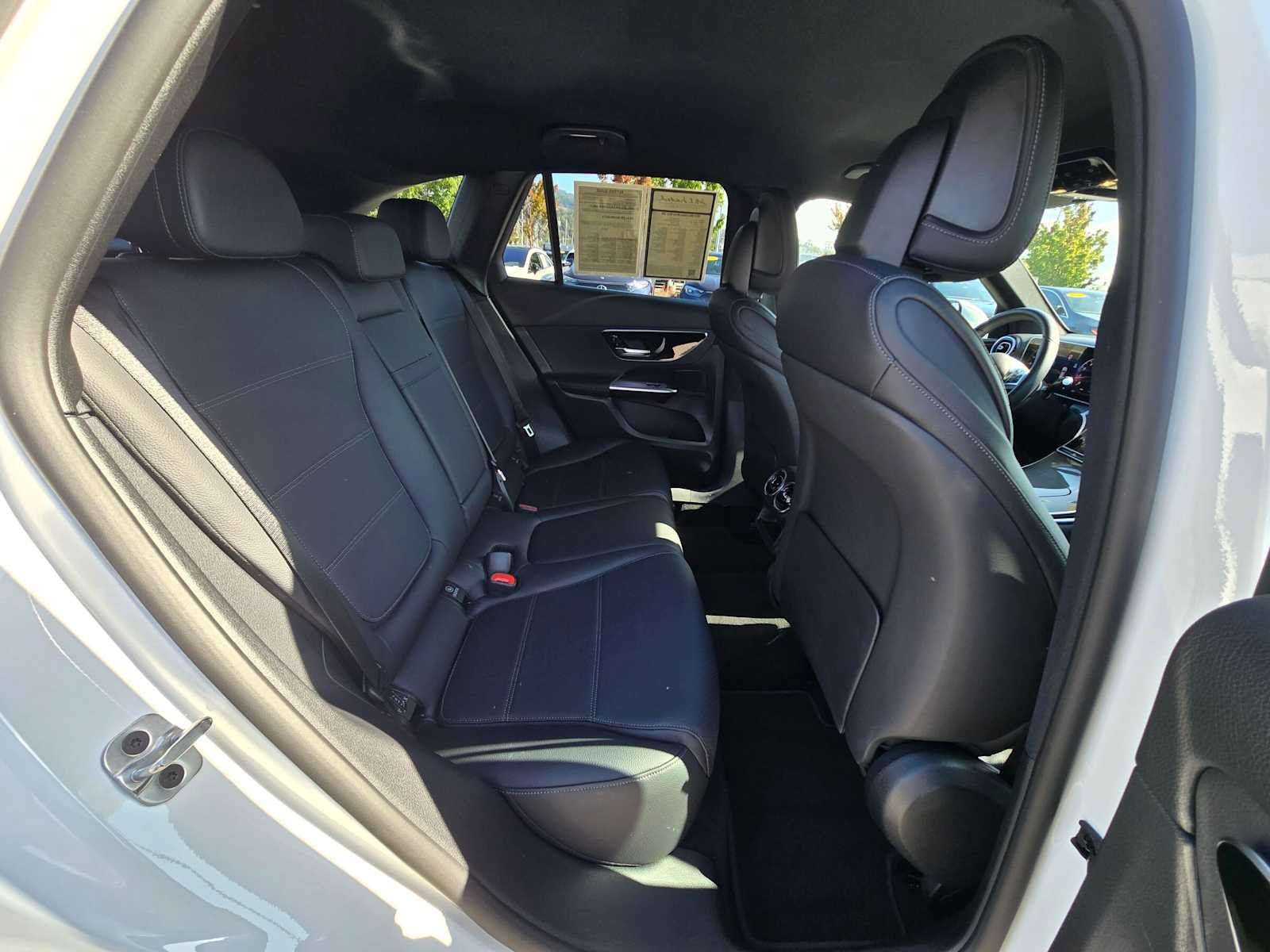 Used 2025 Mercedes-Benz GLC 300 4MATIC image 12