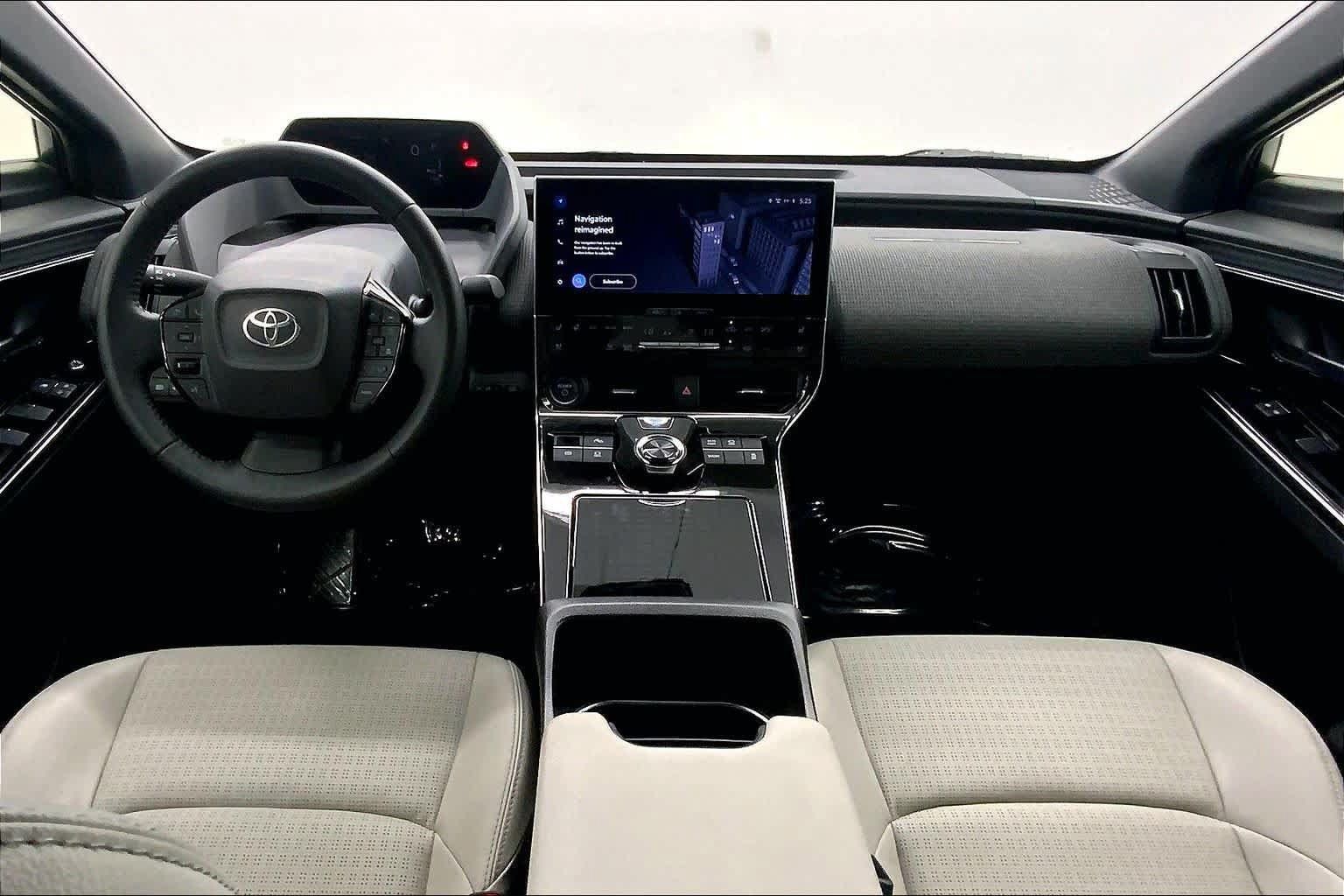 Used 2023 Toyota bZ4X FWD image 18