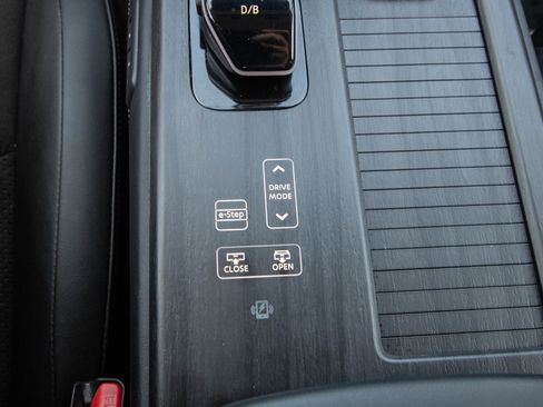 Used 2024 Nissan Ariya AWD image 24