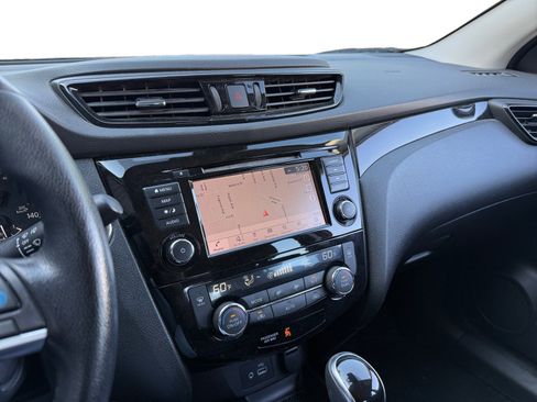 Used 2022 Nissan Rogue Sport SL AWD/4WD image 15