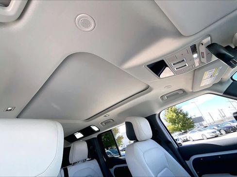 Used 2023 Land Rover Defender 110 SE image 11