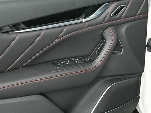 New 2024 Maserati Levante GT Ultima image 5