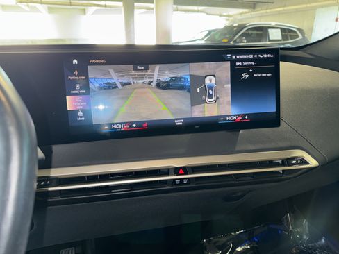 Used 2023 BMW iX xDrive50 w/ Premium Package image 27