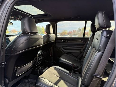 Used 2024 Jeep Grand Cherokee L Laredo image 19