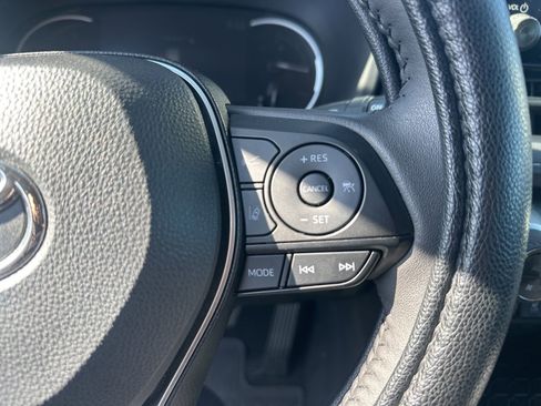 Used 2025 Toyota RAV4 XLE w/ Convenience Package image 9