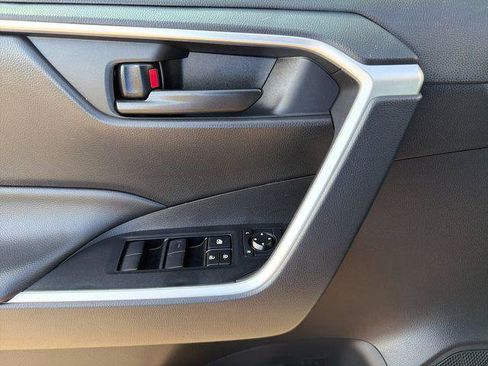 Certified 2025 Toyota RAV4 LE AWD/4WD image 11