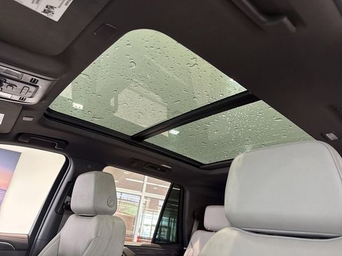 Used 2023 Chevrolet Tahoe Z71 w/ Luxury Package image 19