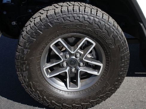 Used 2025 Jeep Gladiator Mojave AWD/4WD image 14