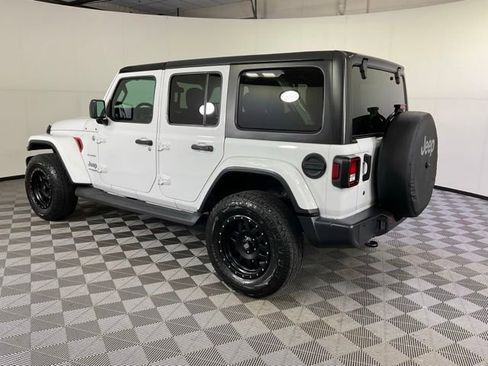 Used 2019 Jeep Wrangler Unlimited Sahara AWD/4WD image 4