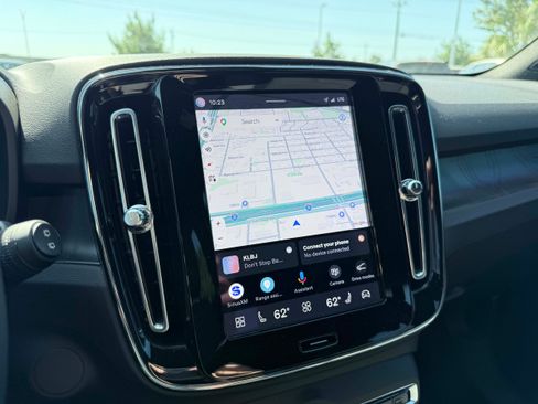 Certified 2023 Volvo XC40 Recharge Core AWD/4WD image 18