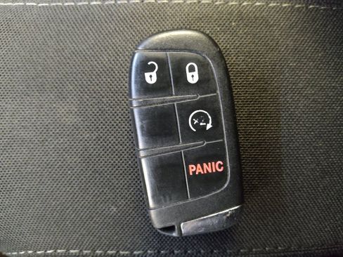 Used 2017 Jeep Renegade Latitude FWD image 32