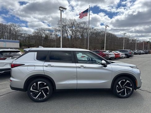 Used 2022 Mitsubishi Outlander ES image 6