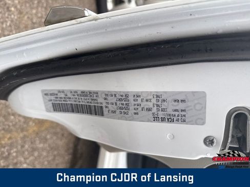 Used 2016 Chrysler Town & Country Touring image 30