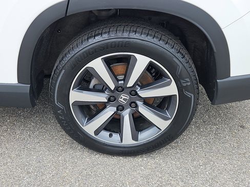 Certified 2024 Honda Pilot Touring image 30