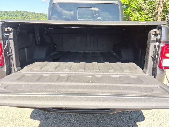 Certified 2023 Jeep Gladiator Sport AWD/4WD image 6