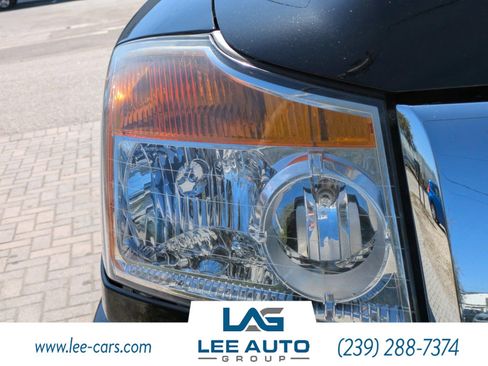 Used 2015 Nissan Titan SV w/ SV Value Truck Package image 8