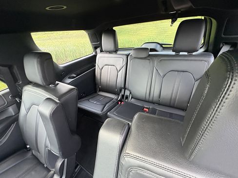 Used 2021 Ford Expedition Limited AWD/4WD image 23