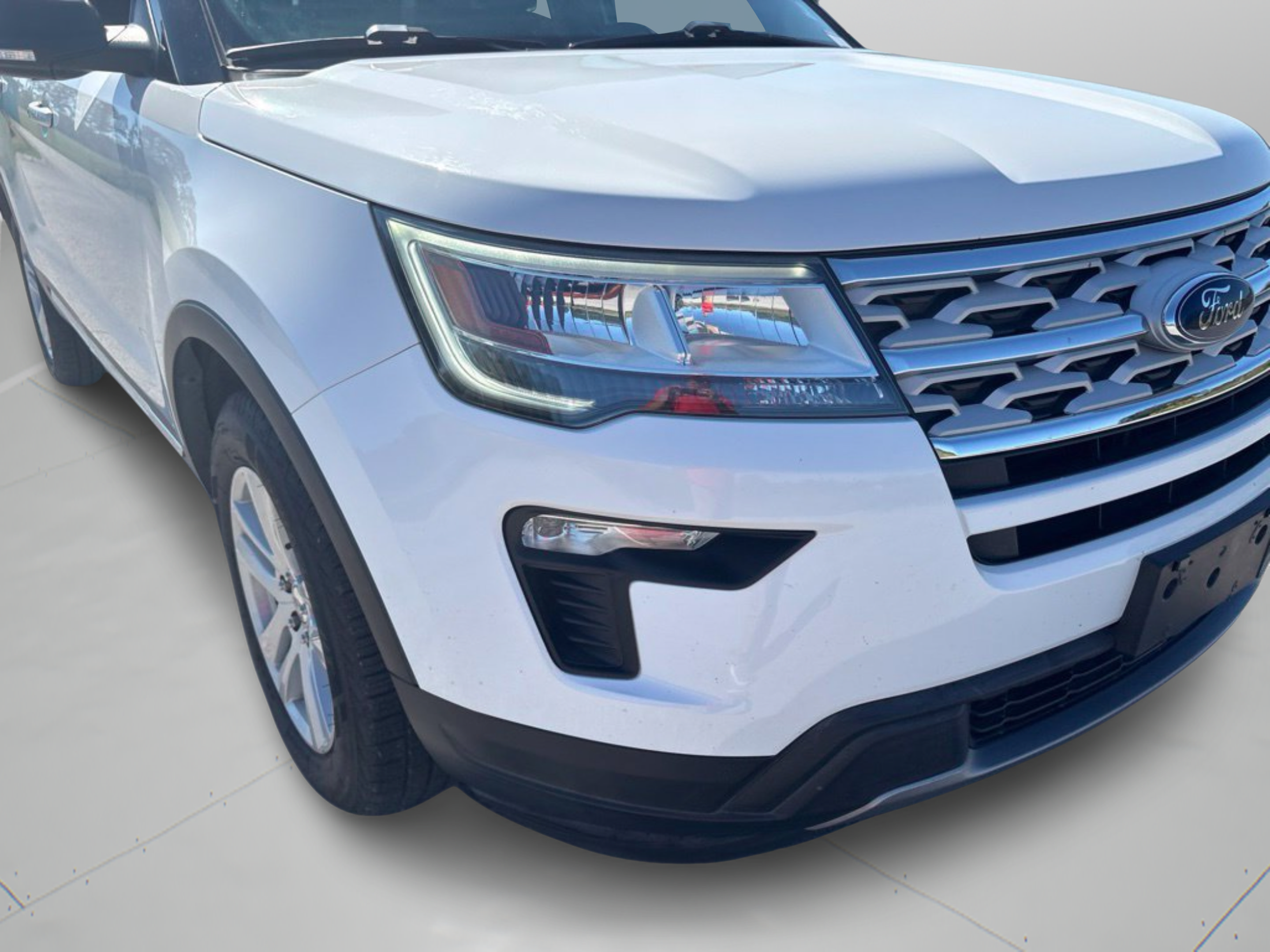Used 2019 Ford Explorer XLT w/ Equipment Group 201A AWD/4WD image 2
