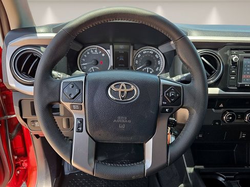 Used 2017 Toyota Tacoma SR5 w/ Tow Package RWD image 13