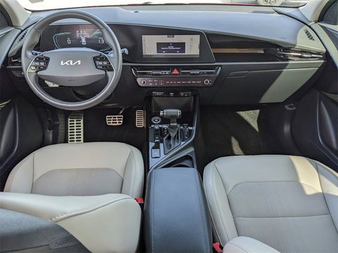 Certified 2024 Kia Niro EX Touring image 16