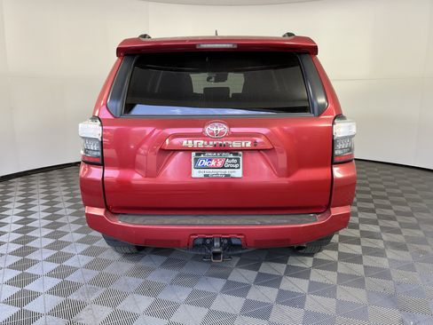 Used 2024 Toyota 4Runner SR5 AWD/4WD image 4