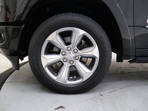 Used 2021 RAM 1500 Limited w/ Body Color Bumper Group image 10