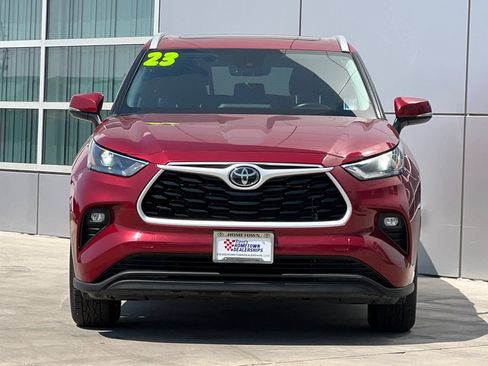 Used 2023 Toyota Highlander XLE AWD/4WD image 6