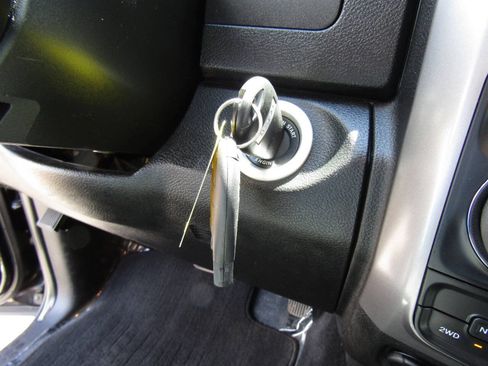 Used 2022 RAM 1500 Classic SLT AWD/4WD image 13