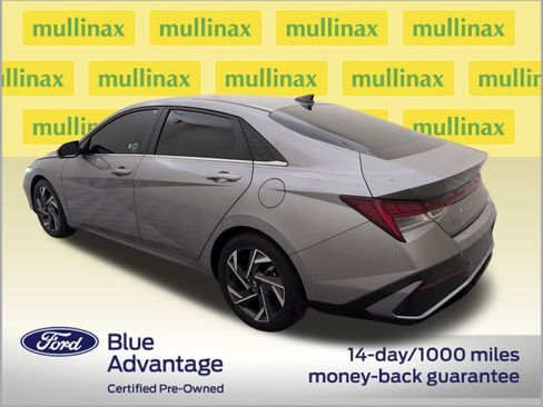 Used 2024 Hyundai Elantra Limited image 12