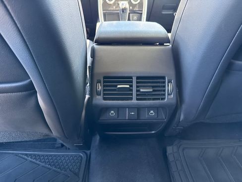 Used 2021 Land Rover Discovery Sport SE AWD/4WD image 11