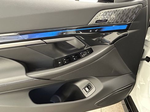 Used 2025 BMW i5 M60 w/ Premium Package image 24