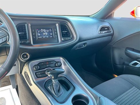 Certified 2015 Dodge Challenger SXT image 21