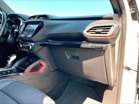 Used 2021 Chevrolet TrailBlazer RS w/ Sun and Liftgate Package AWD/4WD image 13