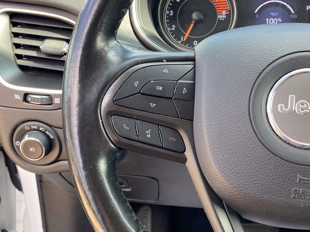 Used 2021 Jeep Cherokee Trailhawk AWD/4WD image 14
