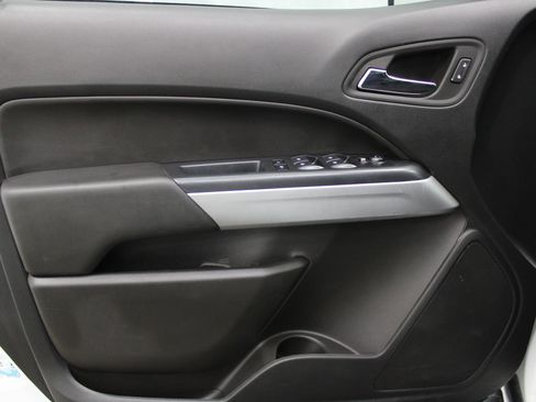 Used 2022 Chevrolet Colorado LT w/ LT Convenience Package AWD/4WD image 12