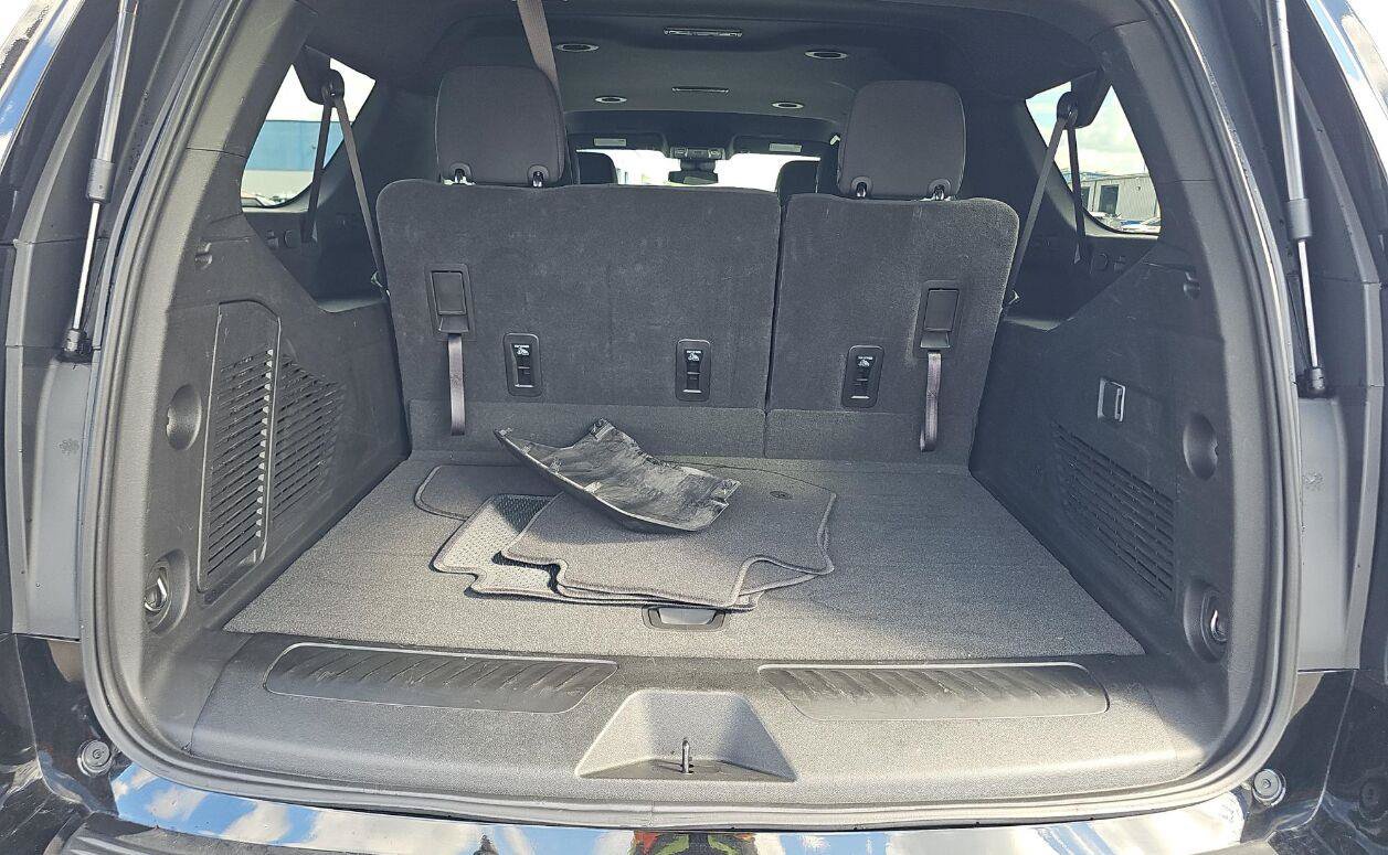Used 2026 Chevrolet Suburban LS w/ LPO, Dark Essentials Package RWD image 6