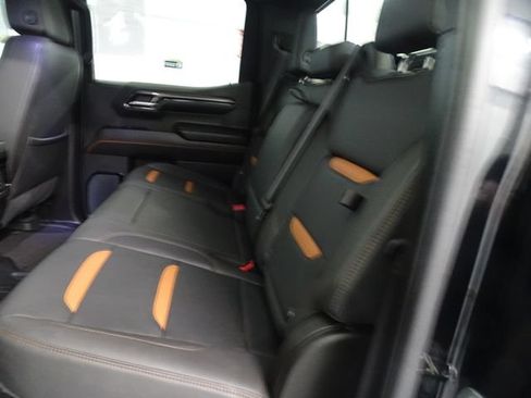 Used 2023 GMC Sierra 1500 AT4 w/ AT4 Preferred Package AWD/4WD image 4