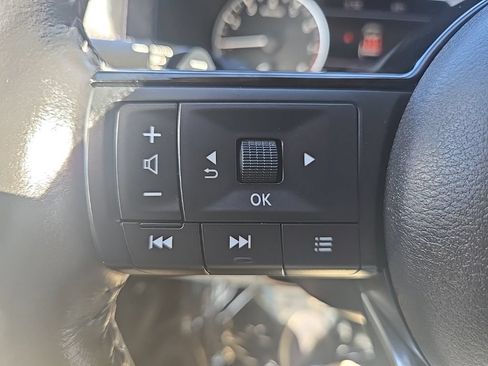 Used 2025 Nissan Pathfinder SL AWD/4WD image 14