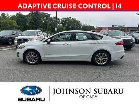 Used 2019 Ford Fusion SE FWD image 2